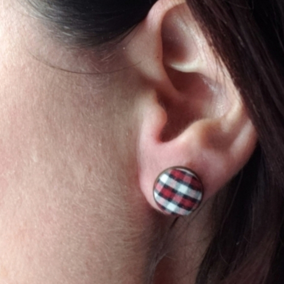 New Handmade | Upcycled Vintage Yellow Green Floral Button Stud Earrings - Picture 4 of 4